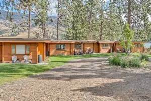 Ponderosa Point Resort Waterfront Cabins for rent on Skaha Lake - Okanagan BC