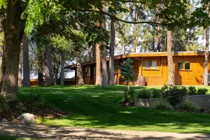 Ponderosa Point Resort Cabins for rent - Okanagan BC