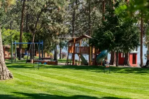 Ponderosa Point Resort Cabins for rent - Okanagan BC