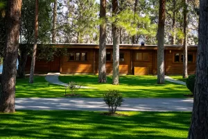 Ponderosa Point Resort Cabins for rent - Okanagan BC